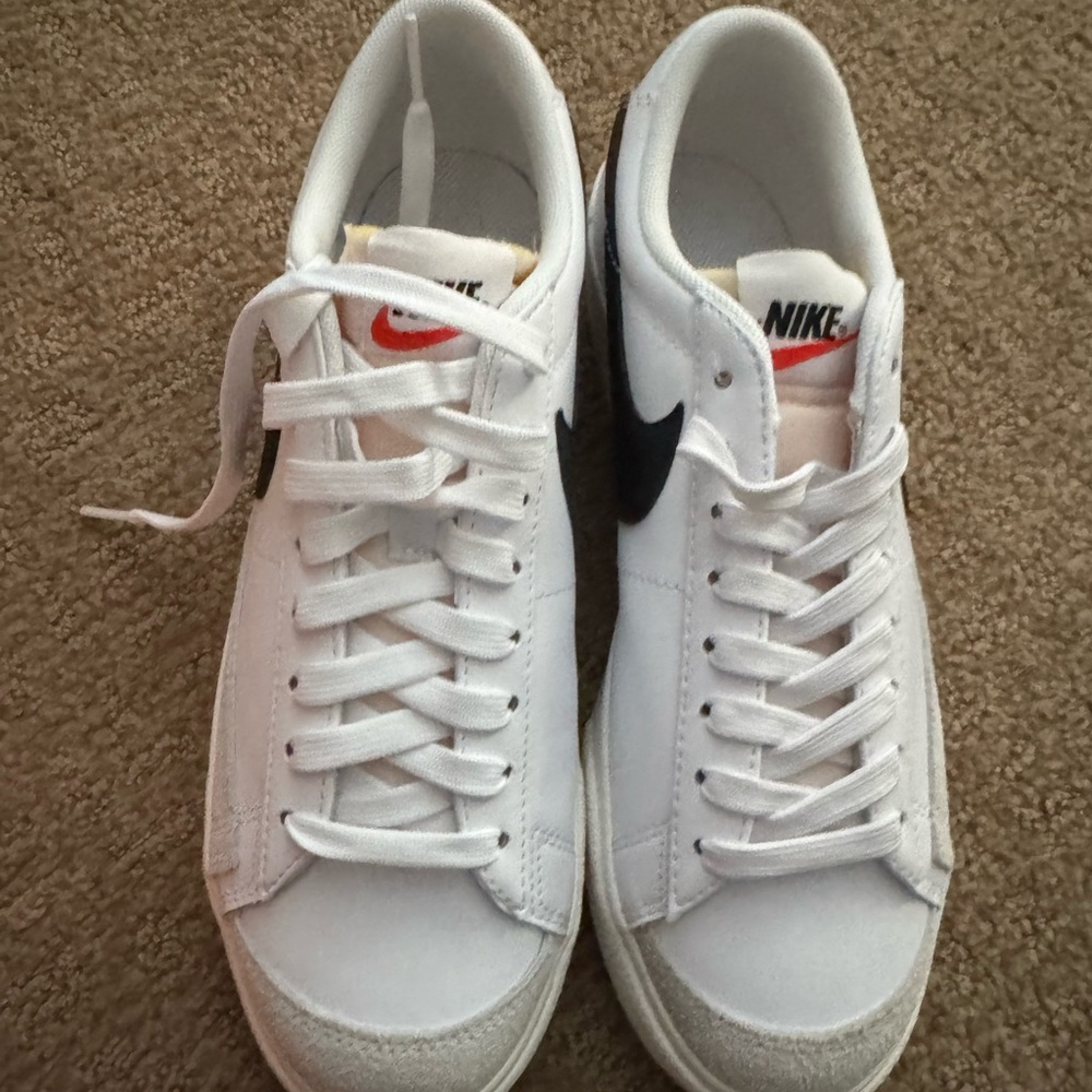 Nike White and Black Sneakers